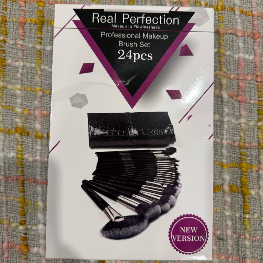 Real Perfection Black and Silver Makeup Brushes 24-Piece Set